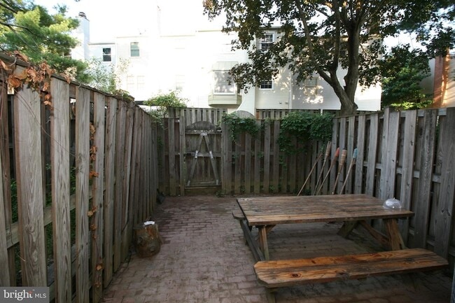 Building Photo - 114 Barnsfield Ct