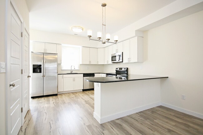 Building Photo - Pet-Friendly Old Trail Townhome