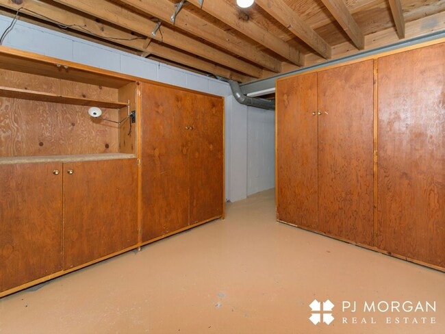Building Photo - 1409 Thomas Dr