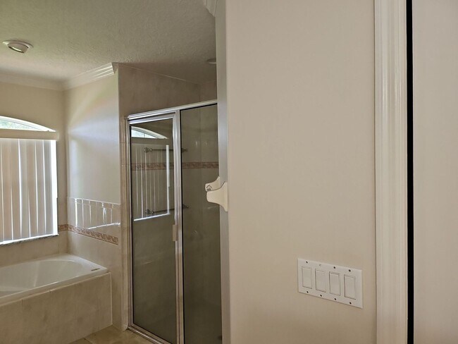 Building Photo - Beautiful 3-Bedroom, 2 bath Home with Screened Porch & Lawn CAre Included
