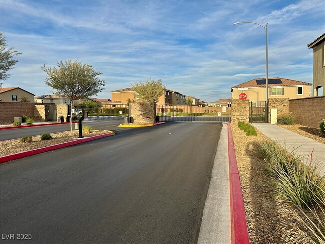 Building Photo - 6948 Wildhorse Crk St