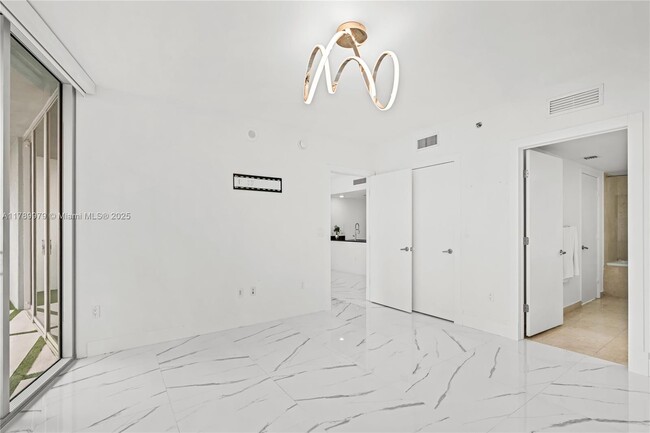Building Photo - 475 Brickell Ave