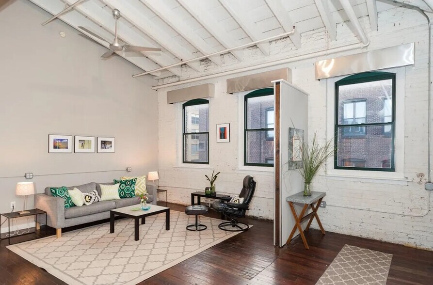Building Photo - 429 N 13th St