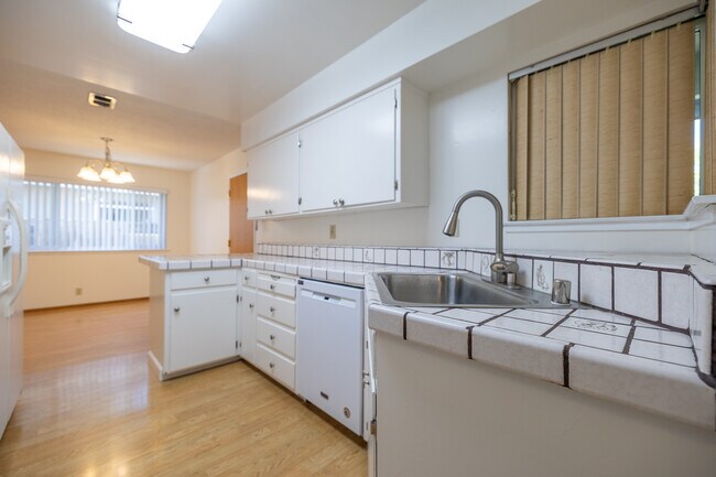 Building Photo - 1416 Petal Way