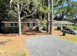 Building Photo - 2 Bed 1 Bath walking distance to downtown Chapel Hill and UNC