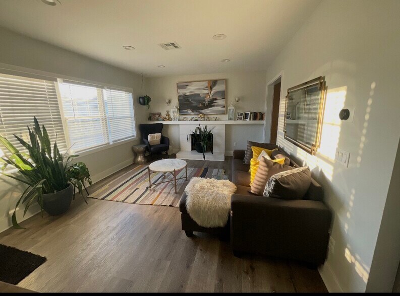 Building Photo - 4400 Boyar Ave