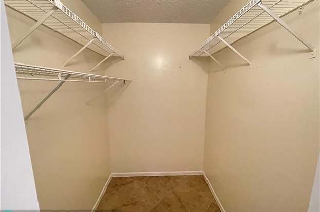 Building Photo - 4354 NW 9th Ave