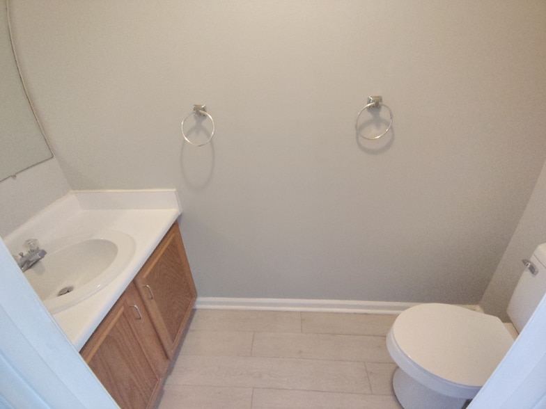 Building Photo - 15 Ferguson Dr