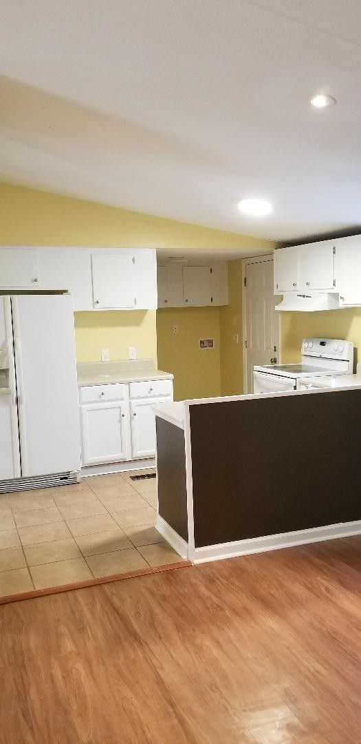 Building Photo - BIG AND ROOMIE! BIG AND ROOMIE!