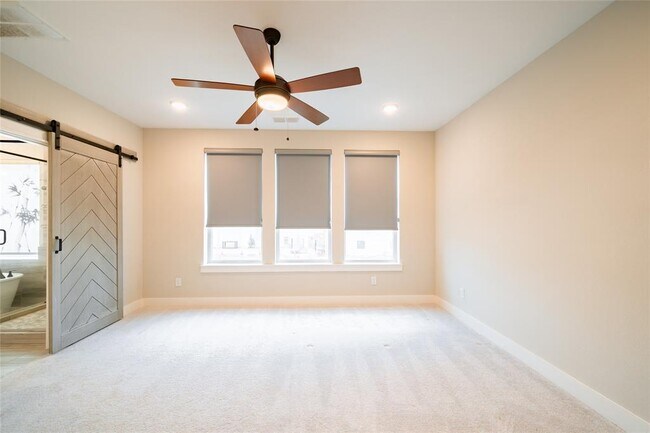 Building Photo - 10922 Brambling Wood Dr