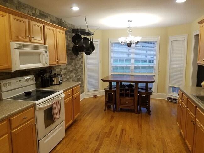 Building Photo - 281 E Creek Bend