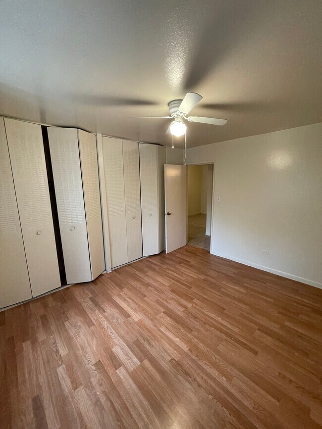 Building Photo - 1533 W Jarvis Ave