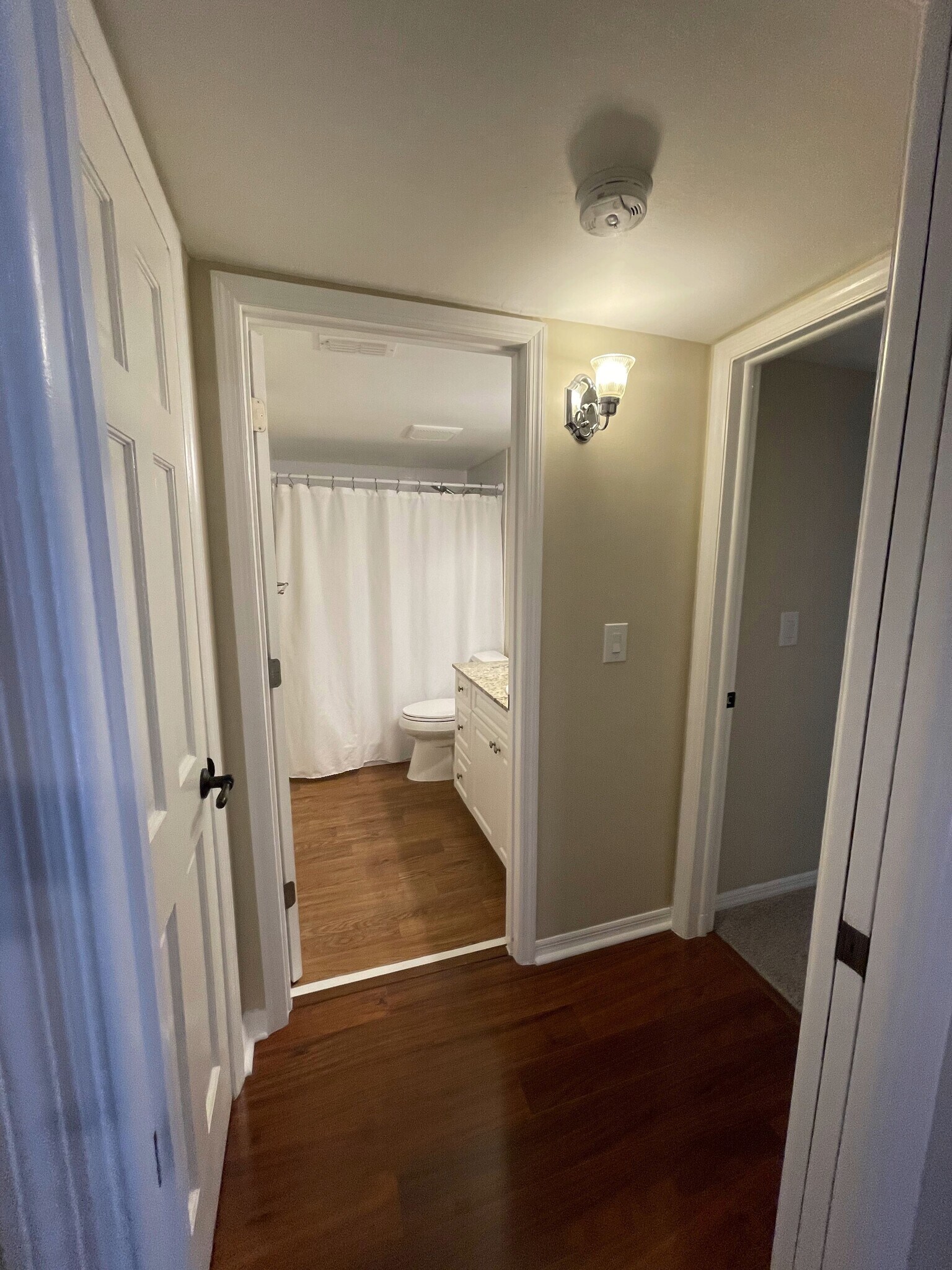 Linen Hallway - 10356 Carrollwood Ln