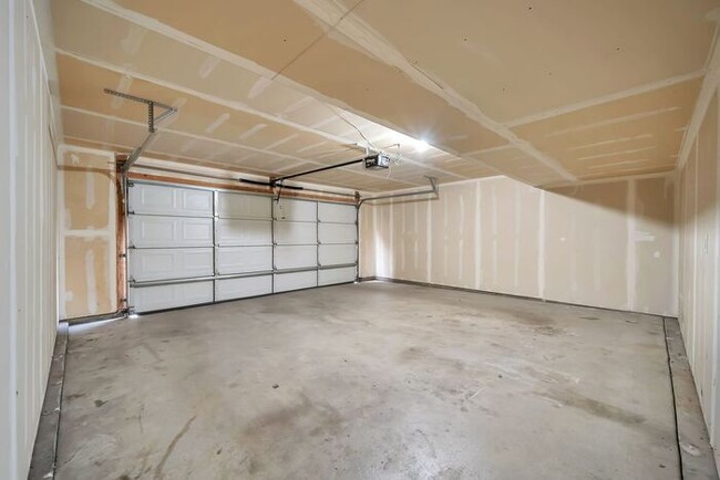 Building Photo - Awesome 2 Story Townhome in Vineyard with ...