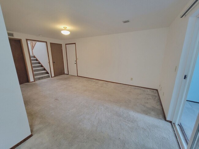 Building Photo - 899 S 86th St