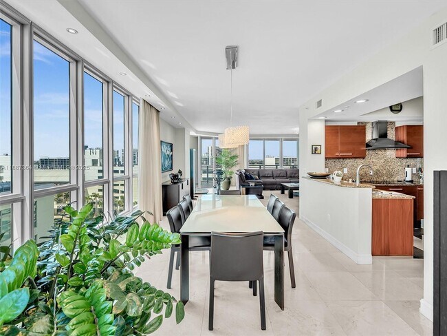 Building Photo - 3535 S Ocean Dr