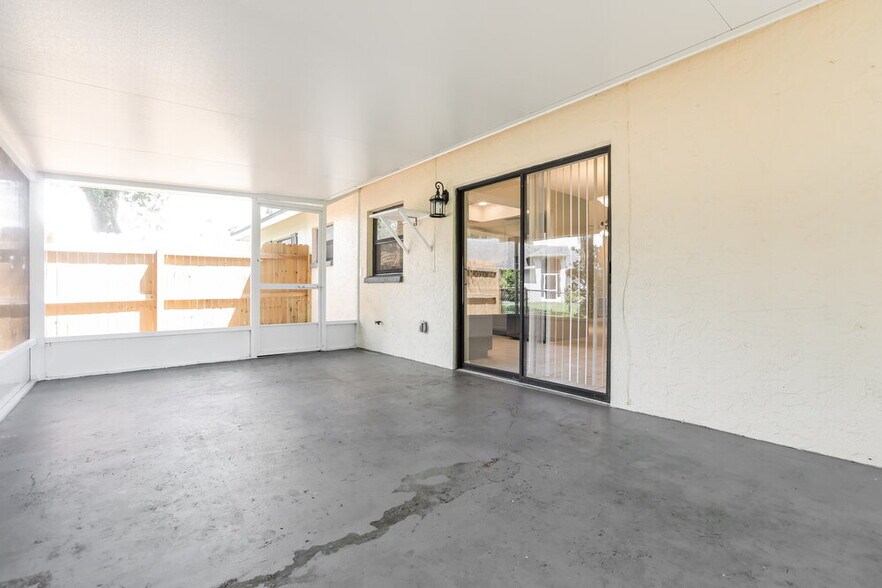 Building Photo - 1545 Deer Hollow Blvd