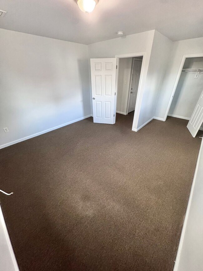 Building Photo - 1139 Spring Garden St