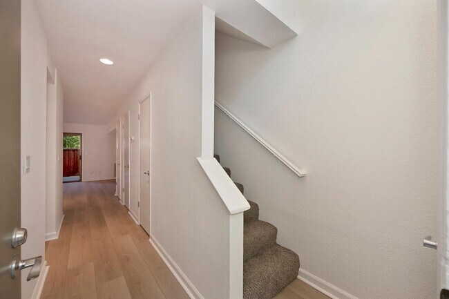 Building Photo - 13051 Lincoln Way
