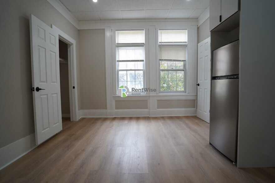 Building Photo - 142 Dorchester St