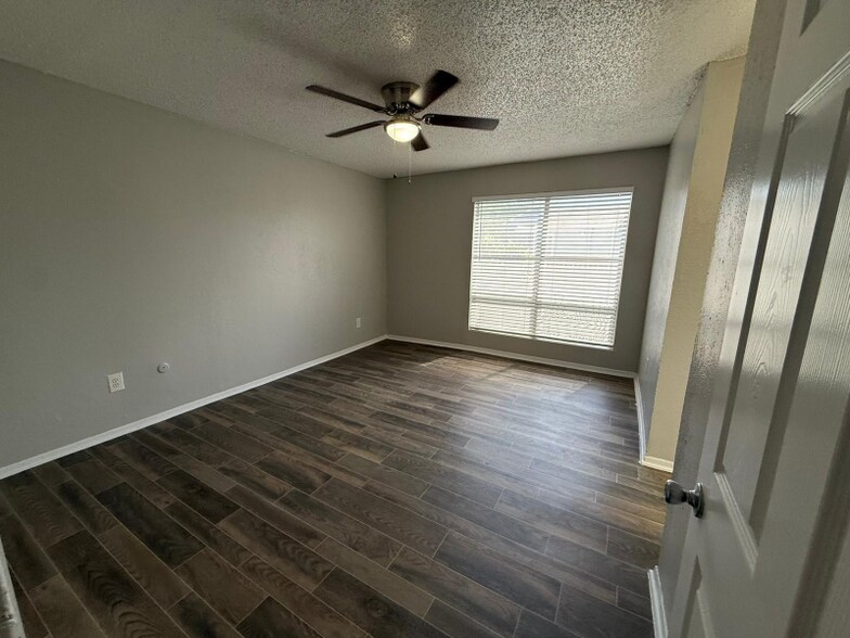 Building Photo - 3203 W Walnut Hill Ln