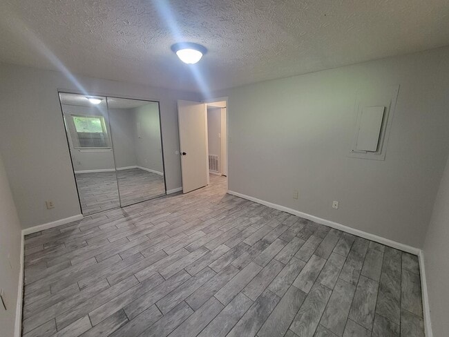Building Photo - 577 El Paseo Pl