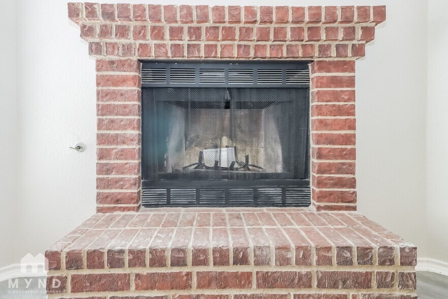 Building Photo - 4961 Briar Oaks Ln
