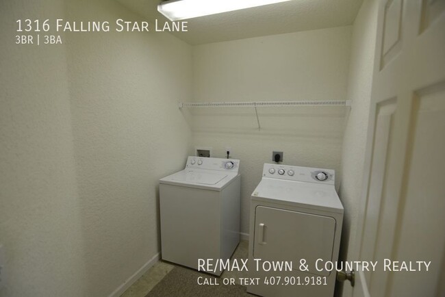 Building Photo - Orlando Rental Townhome