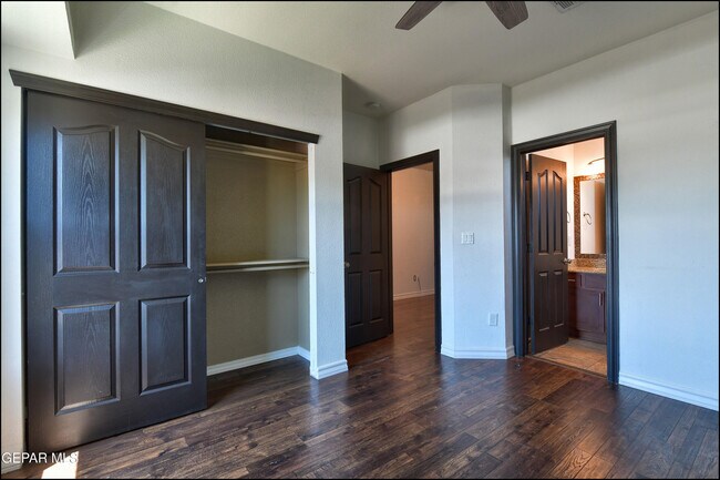 Building Photo - 5649 Valley Maple Dr