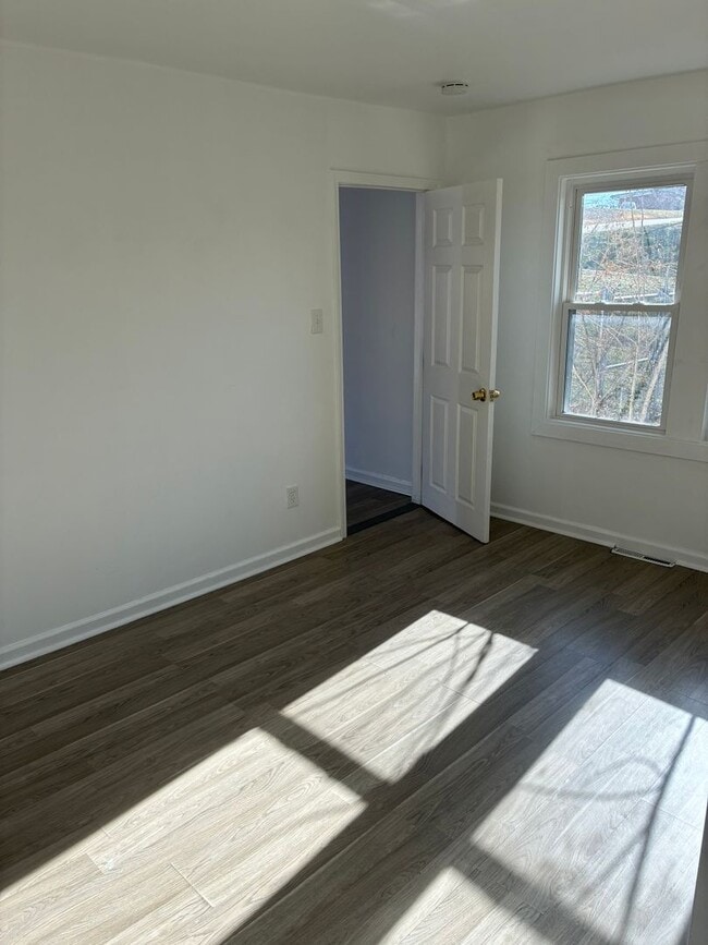 Building Photo - Fully Renovated 2-Bedroom Home with Huge Yard in Ferguson!