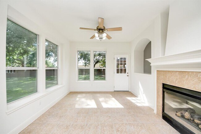 Building Photo - 3811 Parkside Dr