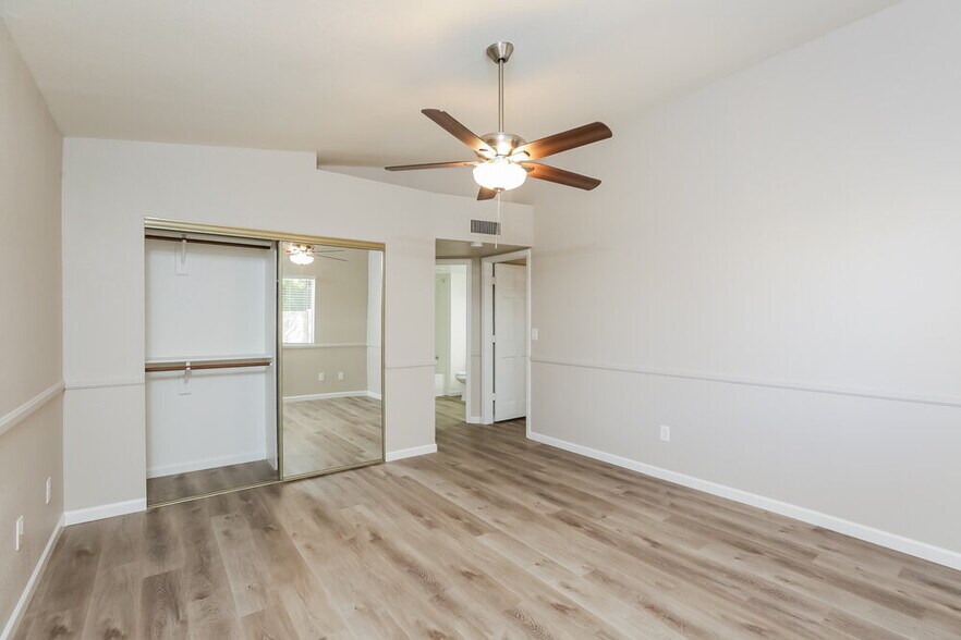 Building Photo - 1616 N Alta Mesa Dr