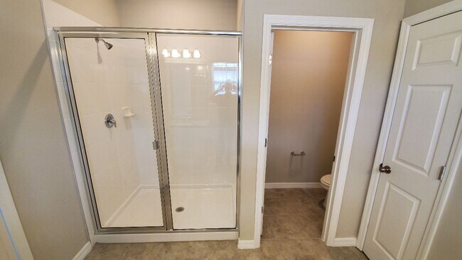 Building Photo - Lovely 4 bedroom townhome in Venetian Bay