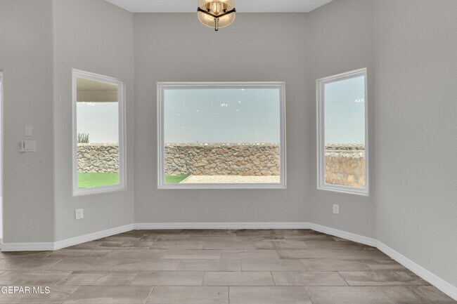 Building Photo - 544 La Entrada Cir