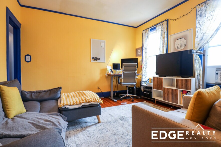 Building Photo - 35 Palmer St