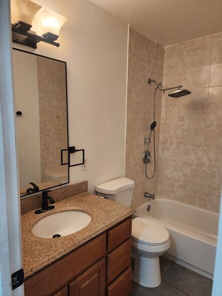 Building Photo - 13514 Village Dr