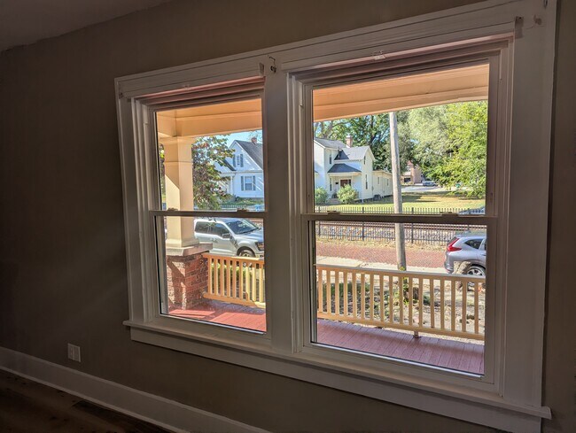 Building Photo - 912 S 3rd St