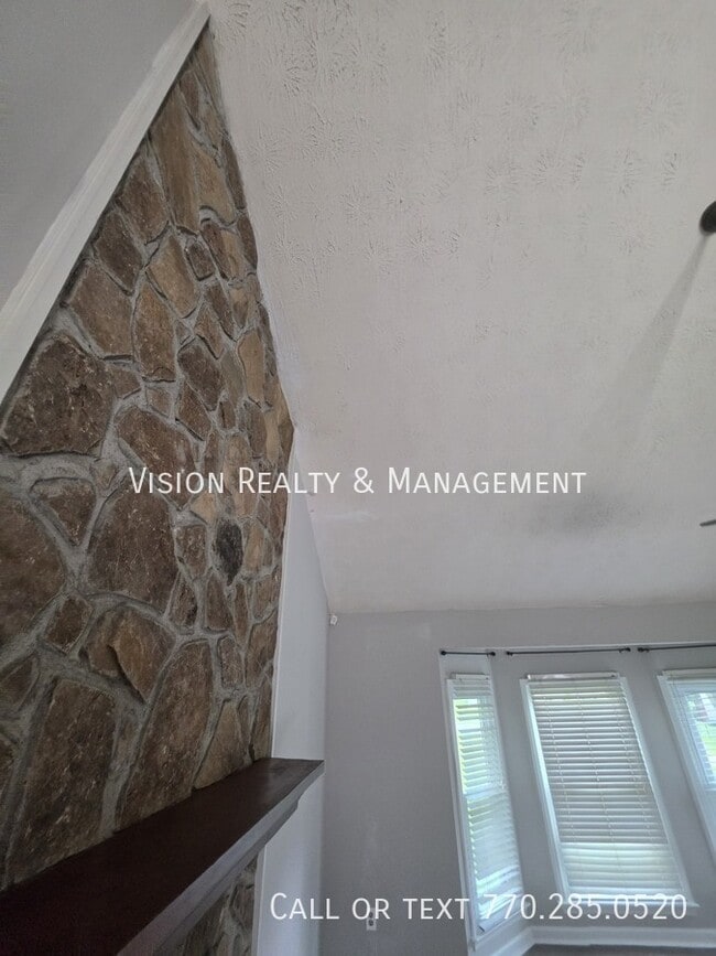 Building Photo - 985 S Lassetter Cir