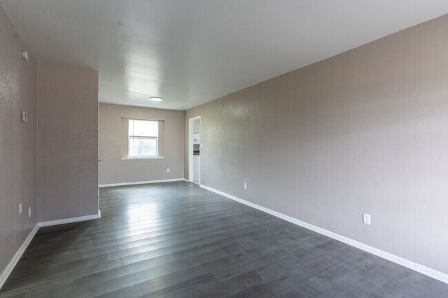 Building Photo - 4-Bedroom Available for Rent to Own & Lease!!