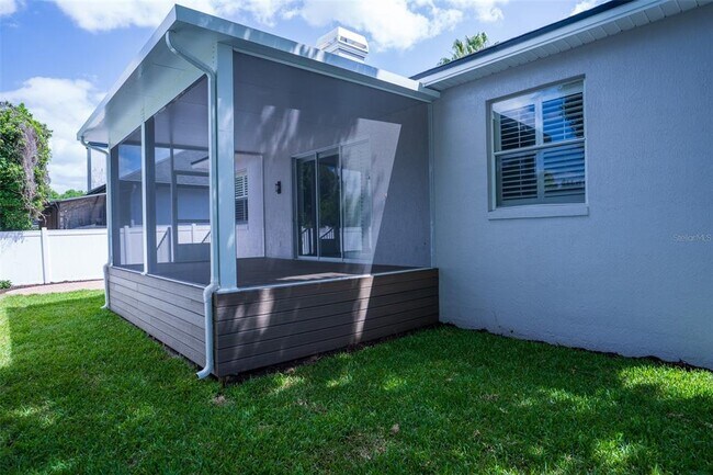 Building Photo - 2652 Queen Mary Pl