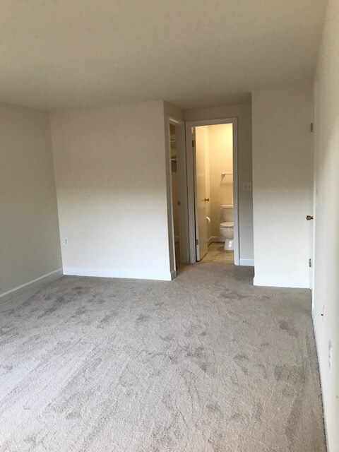 Building Photo - 18001 Chalet Dr