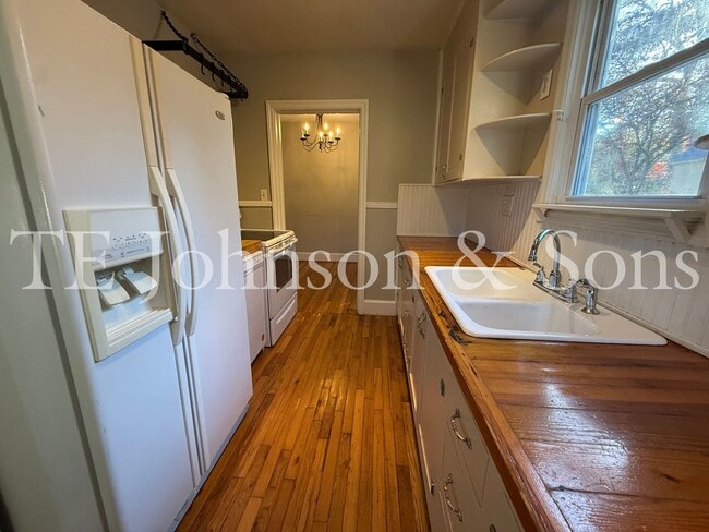 Building Photo - 864 Fenimore St