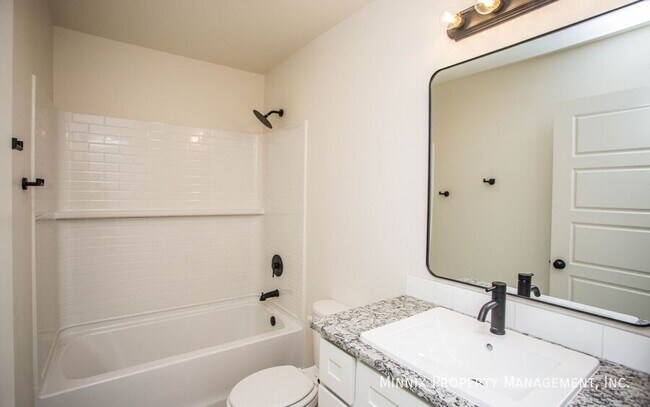 Building Photo - 2140 Langford Ave