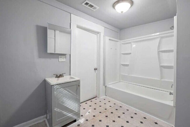 Building Photo - 934 Motley St