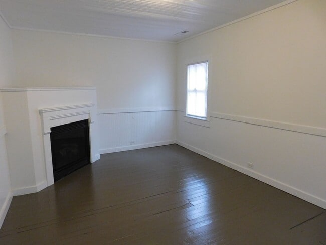 Building Photo - 611 Johnson St