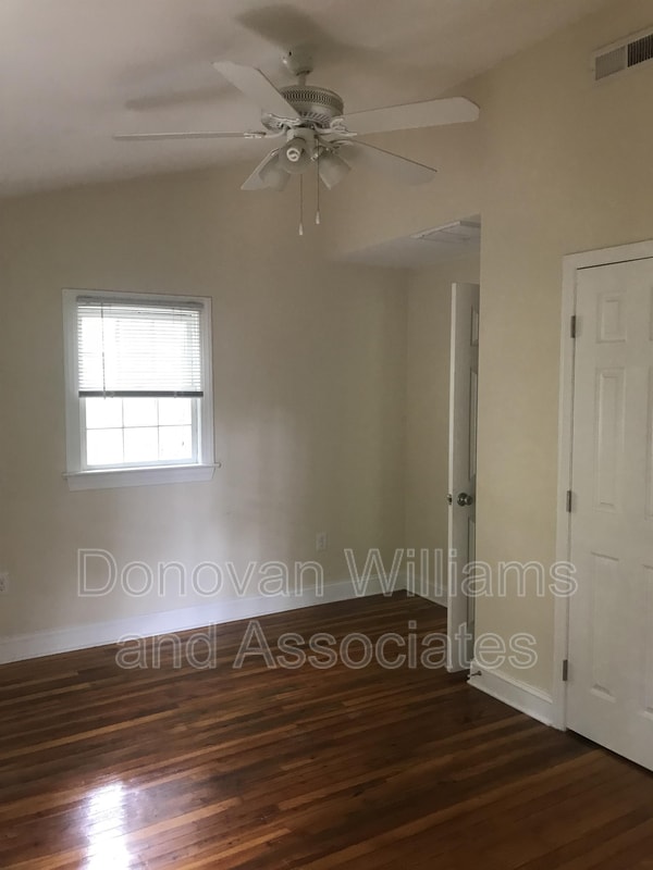 Building Photo - 1529 Thomas Ave