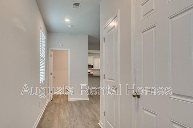 Building Photo - 1414 Deer Hollow Run