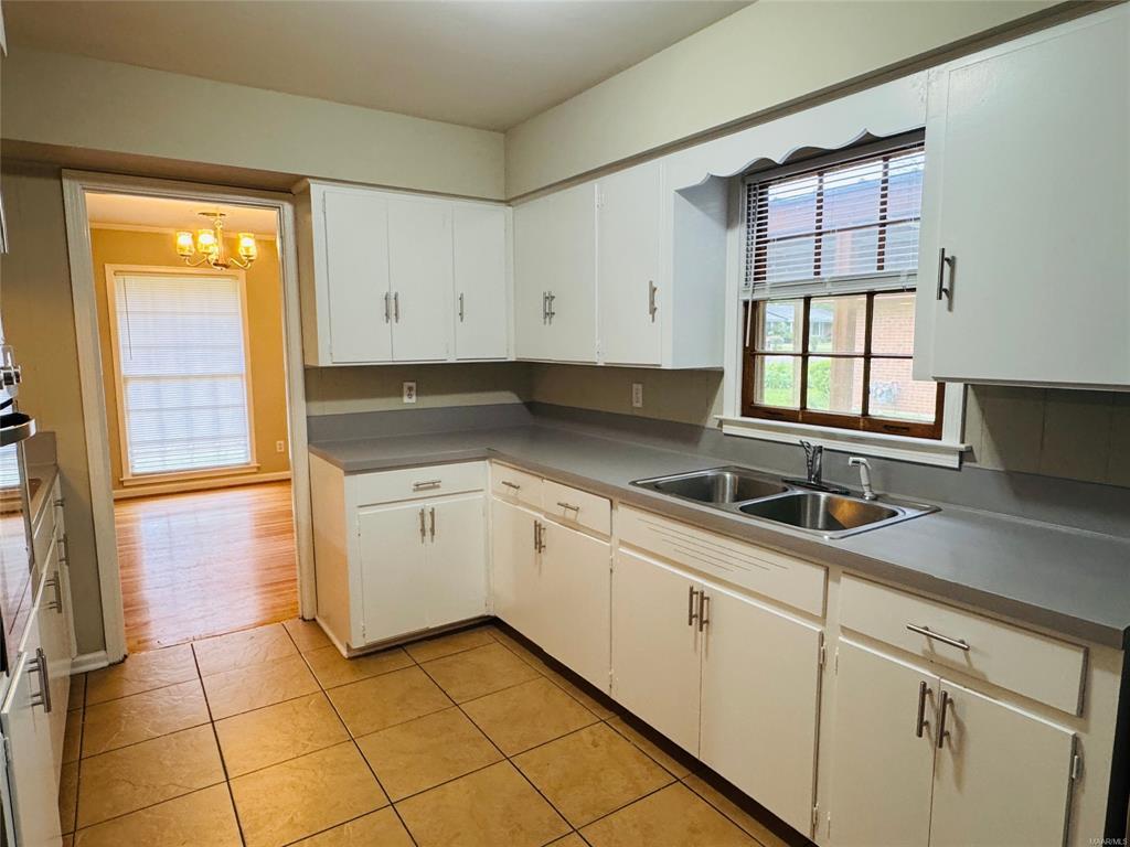 Building Photo - 3253 Windwood Dr