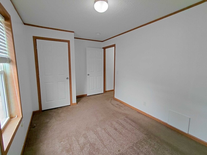 Building Photo - 2008 Heron Dr NW