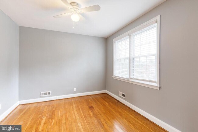 Building Photo - 1517 Dellsway Rd
